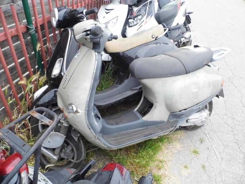 PIAGGIO VESPA ET2 - czesci silnik licznika lampa kokpit lagi