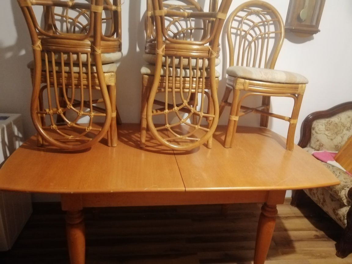 Stół rozkładany i 6 krzesel