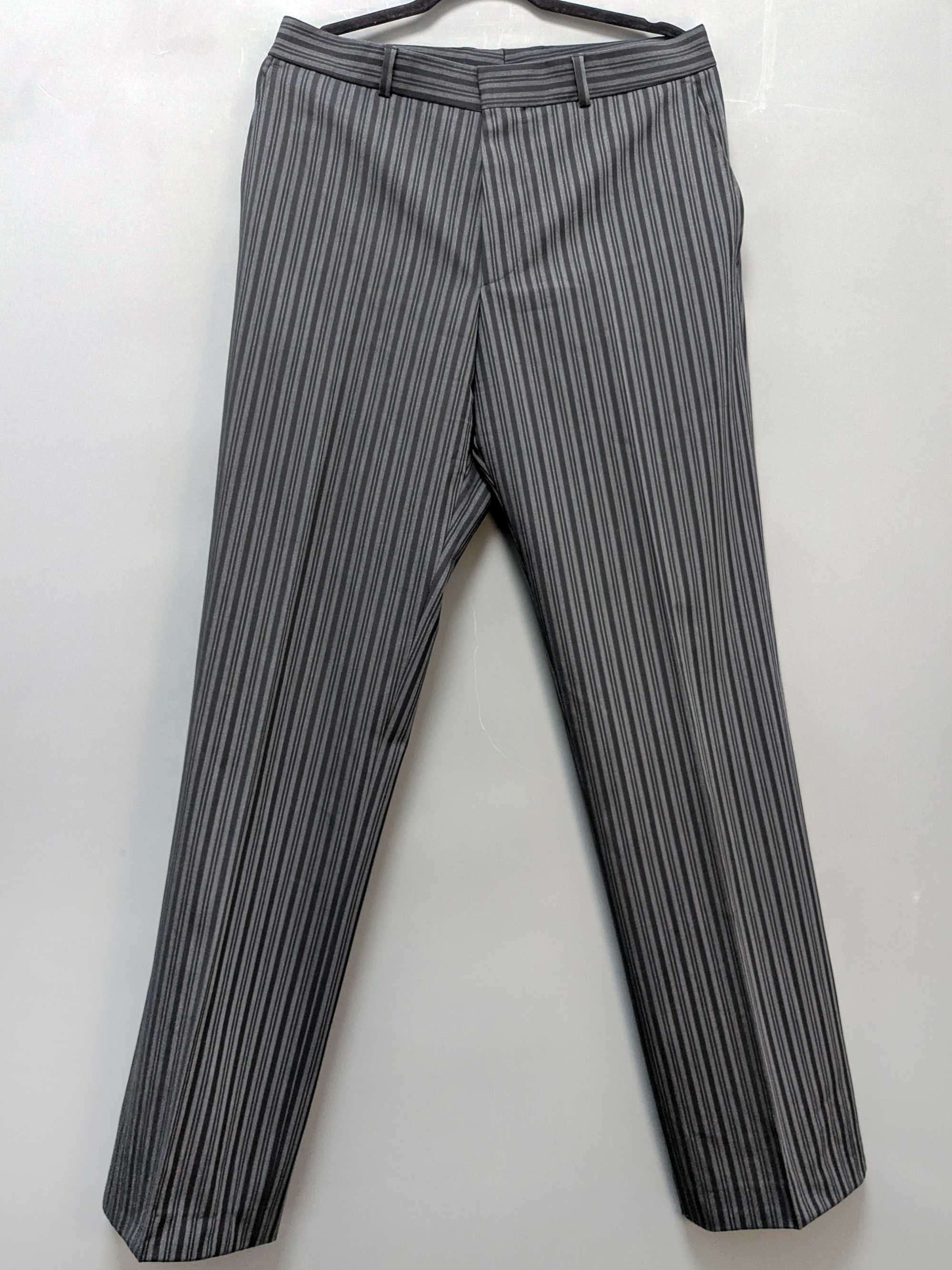 Garnitur wełniany Hugo Boss rozm. 98