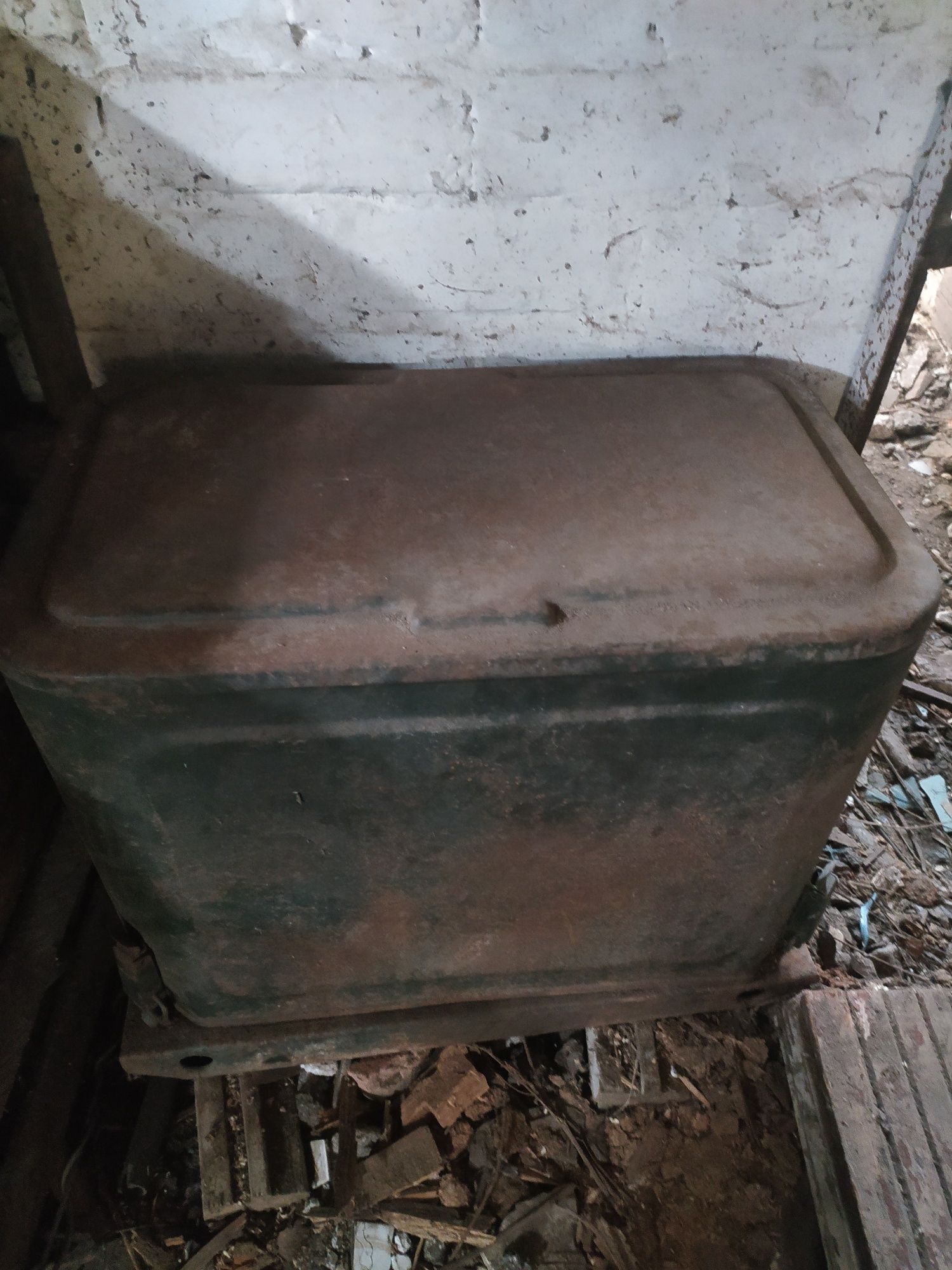 Продаётся бензиновый генератор .