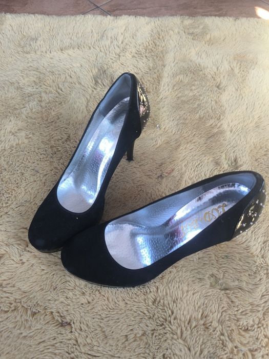 Buty na obcasie czarne nowe