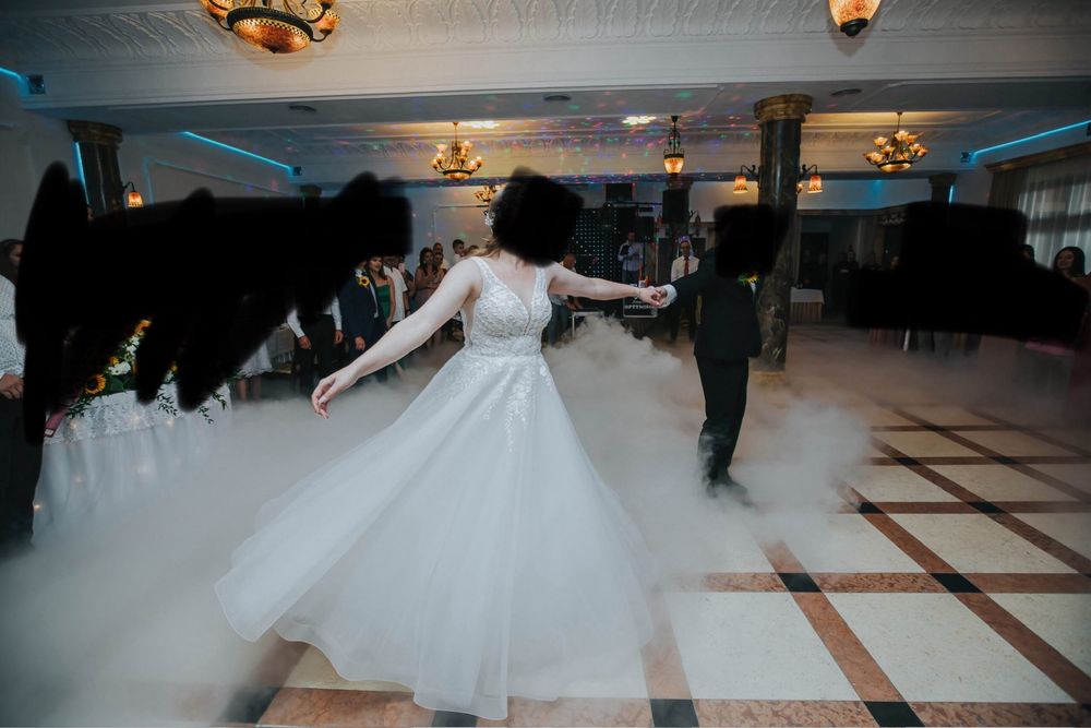 Suknia ślubna brokatowa