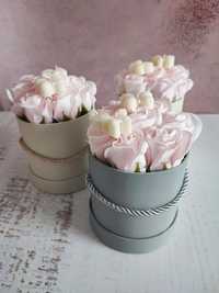 Box z różami mydlanymi i świeczkami sojowymi flowerbox