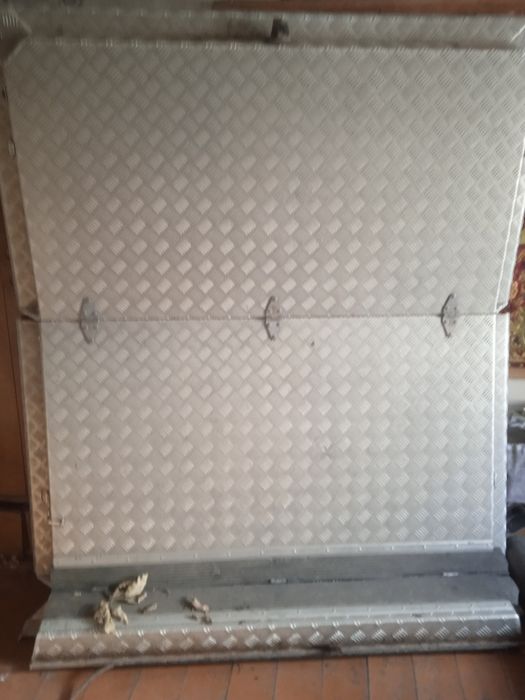 Продам кунг крышка багажника л.200 в хорошем состоянии цена 13000