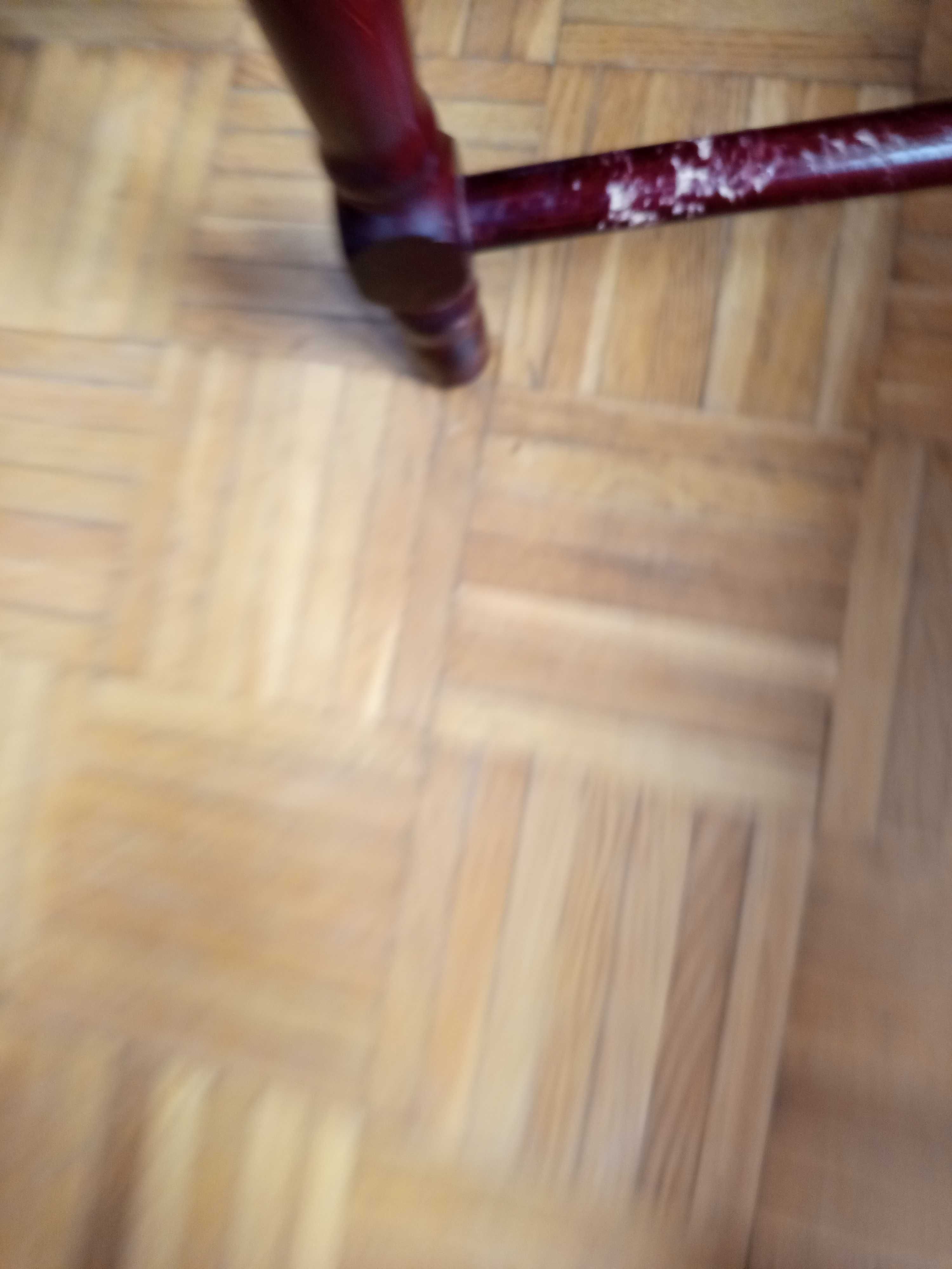 Duży stół i 12 krzeseł