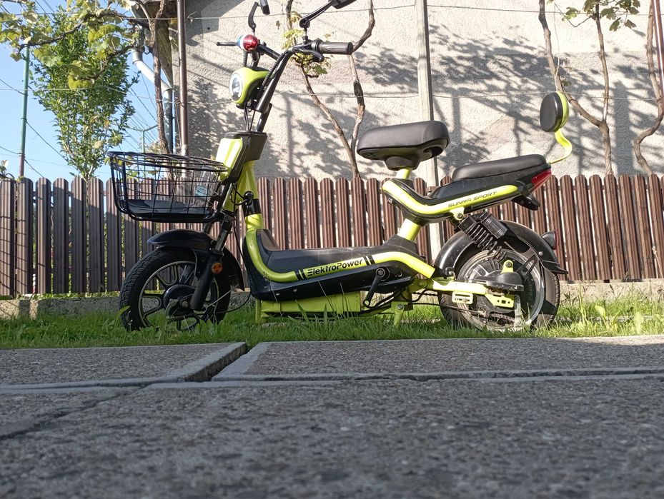 Продам електро скутери всі деталі за телефоном +380 97 782 3292