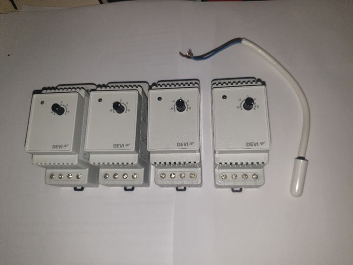termostat regulator temperatury Devireg 330 DEVI Danfoss oblodzeniowy