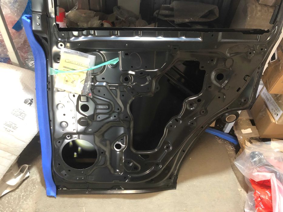 Дверь задняя правая Toyota Land Cruiser 300 LC300