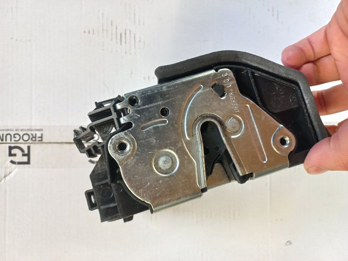 Zamek drzwi lewy przód przedni 5 pin bmw f20