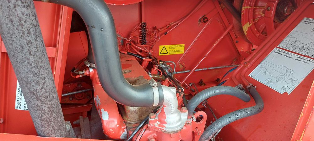 Зернозбиральний комбайн Massey ferguson 330 2.7m