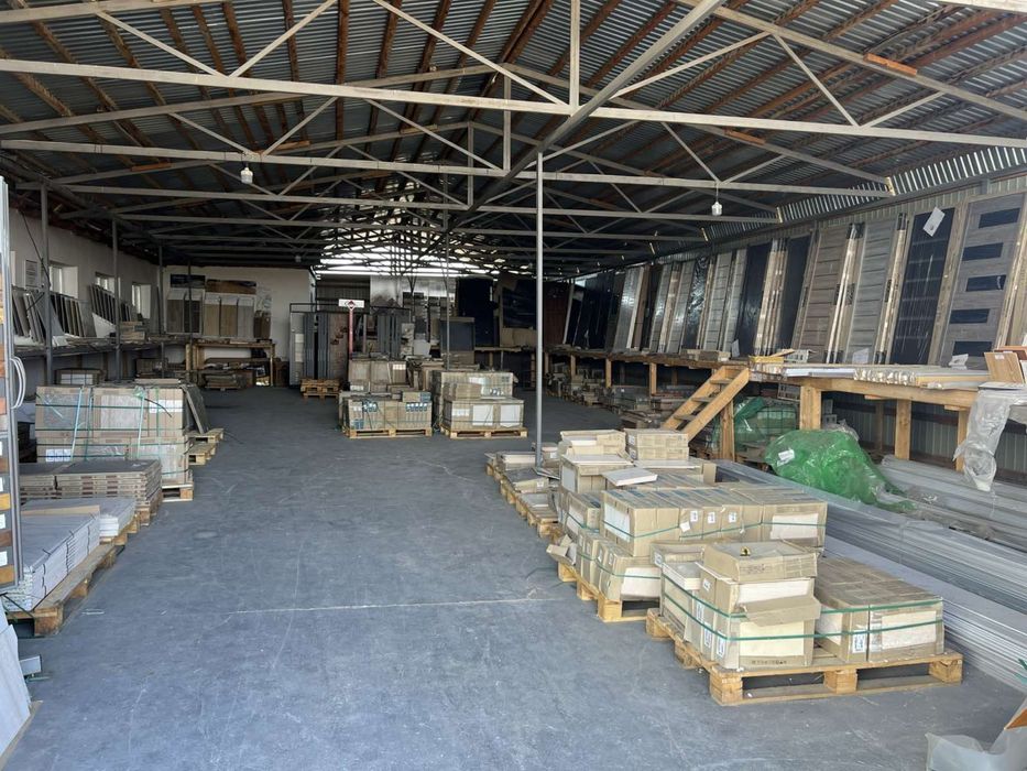 Продається діючий бізнес . Склад - магазин будматеріалів 2000 кв.м