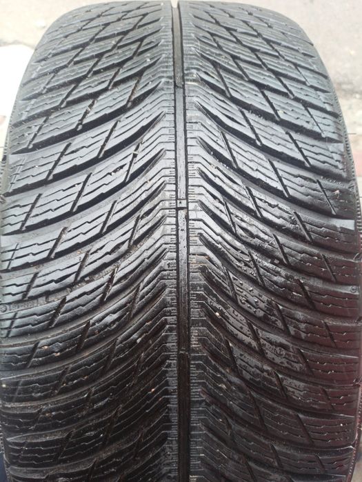 275 35  19 michelin