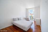 250349 - Quarto com cama de casal, com varanda, em apartamento com...