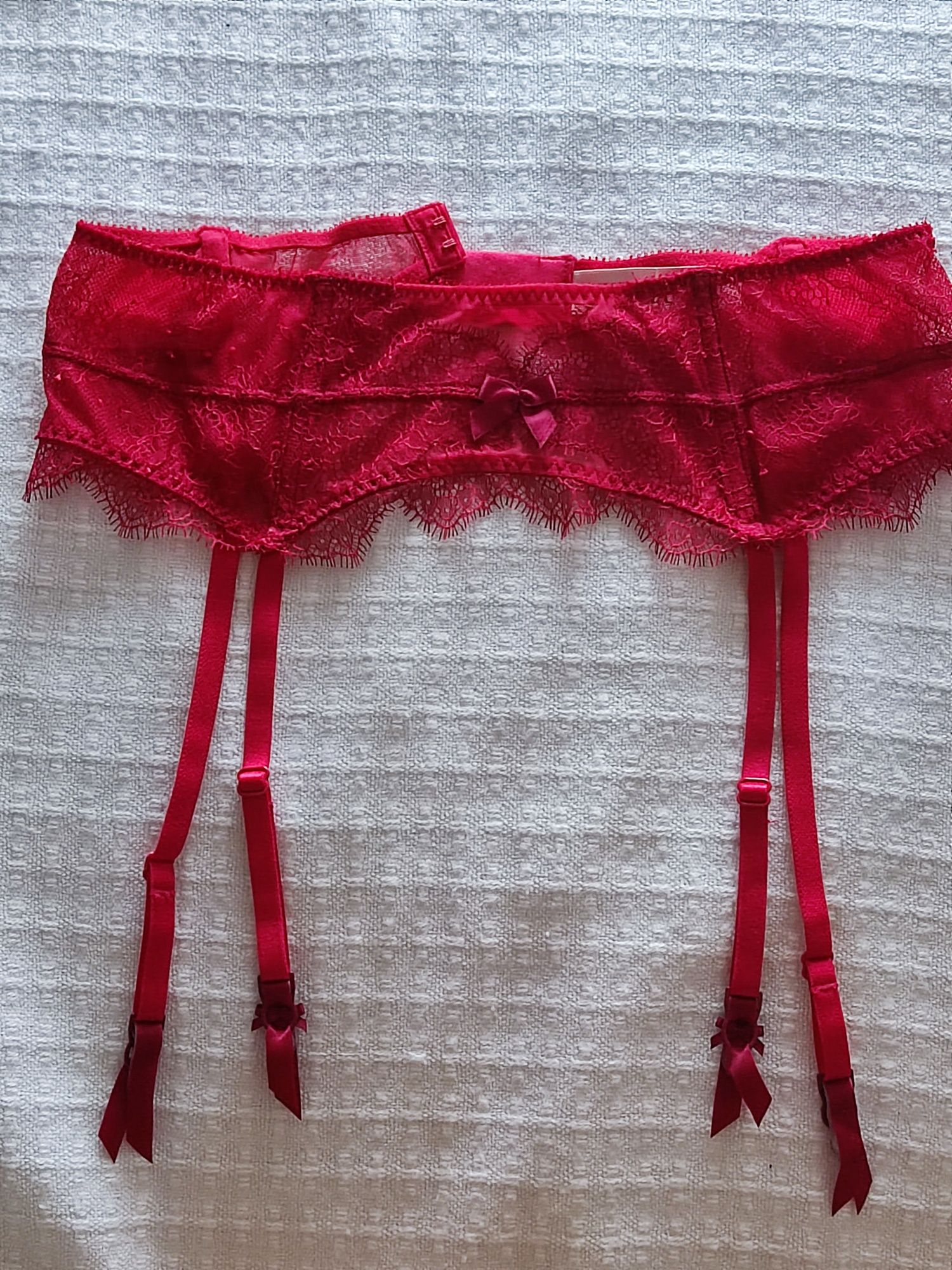Victoria's Secret  pas do pończoch M/L dodatkowo szlafrok 2p pończochy