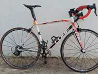 Bicicleta estrada cube