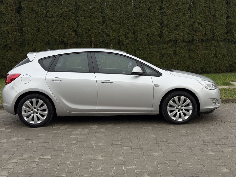 Opel Astra J 1.6 16v Benzyna 2011r z Niemiec