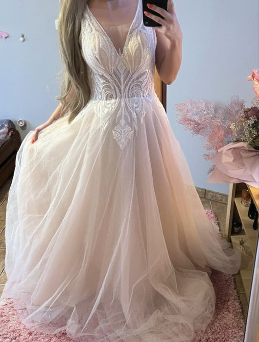 Przepiękna nowa suknia ślubna w stylu princessa, rozmiar 46.