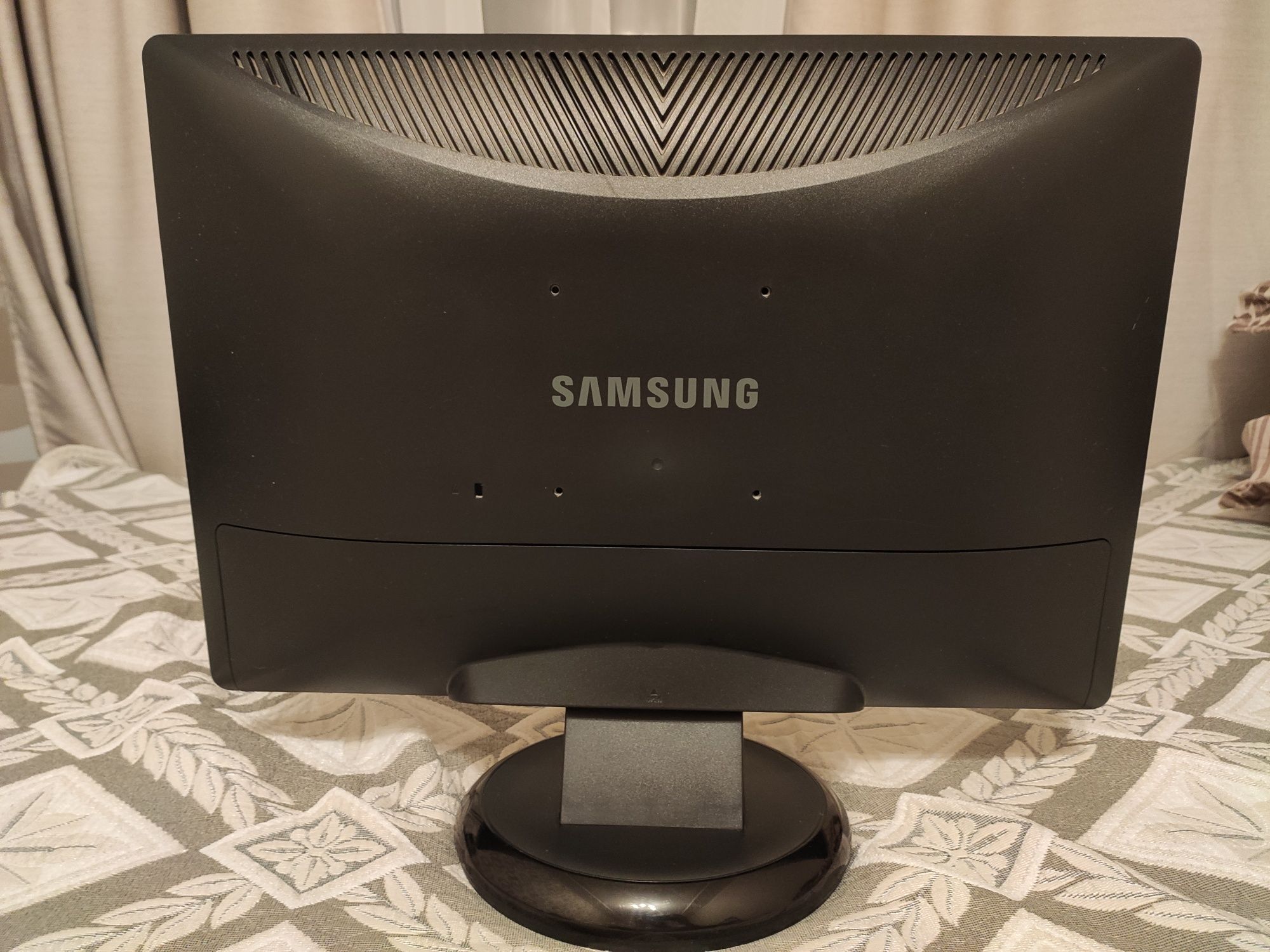 Монитор Samsung 226bw