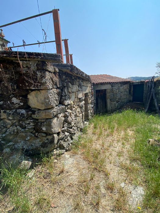 Vendo casa com cerca de 100 metros quadrados ou mais, em vade de cunho