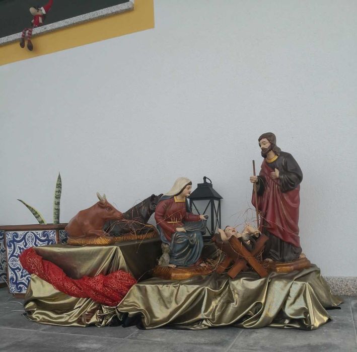 Figuras de presépio em cerâmica pintados à mão