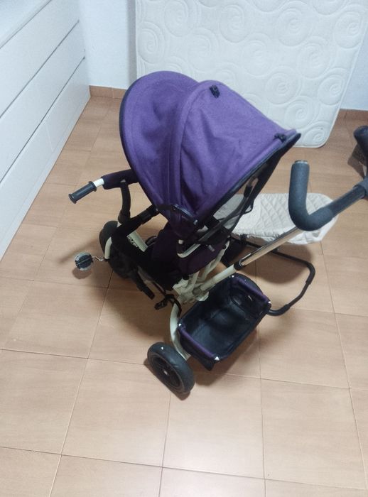 Triciclo com guarda sol e espreguiçadeira