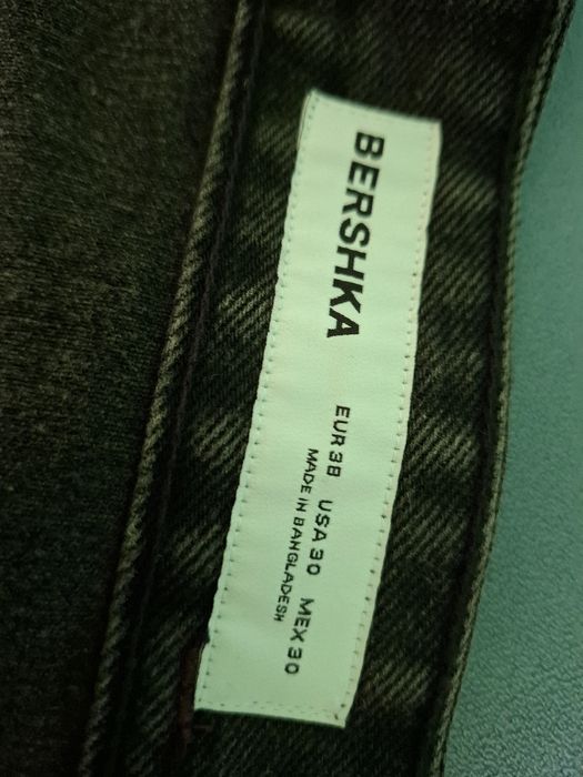 Мішкуваті джинси Bershka