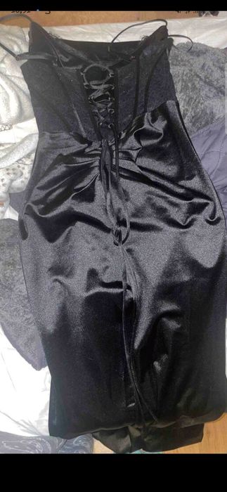 Sukienka na studniówkę z gorsetem