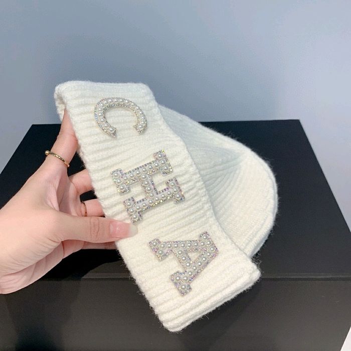 Elegancka czapka dwa kolory biała czarna promocja