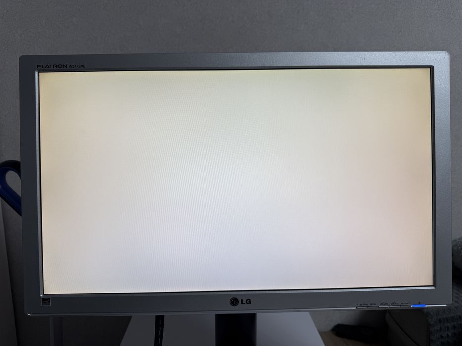 Монітор 24" LG Flatron W2442PE-SF 1920х1080 VGA/DVI/HDMI 2 мс 16:9