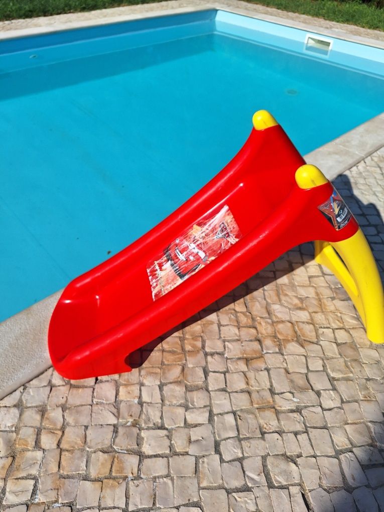 Escorrega de piscina marca Smoby