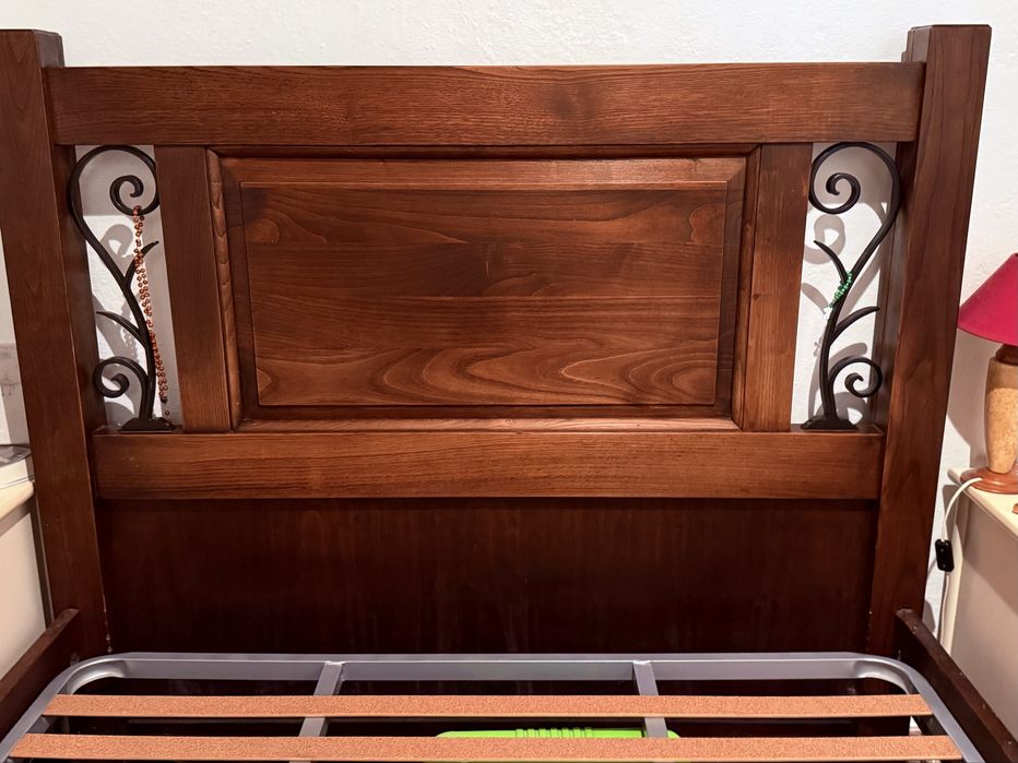 Cama 190 por 142 com estrado