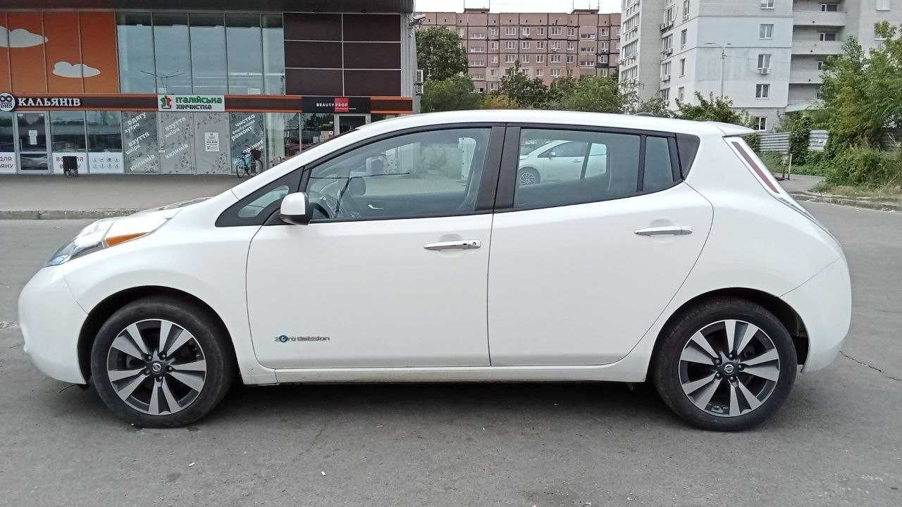 nissan leaf SV 2016 30 квч 54т км белый сша 11 из 12