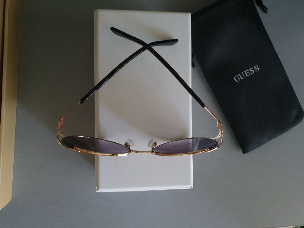 Солнцезащитные очки GUESS