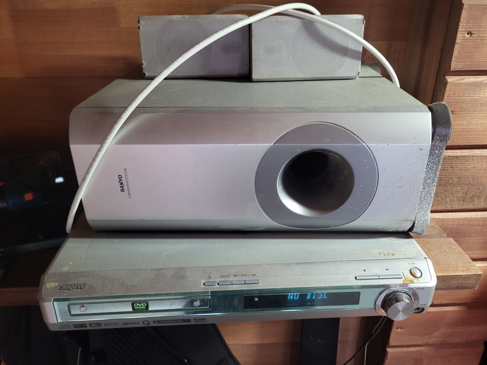 Kino Sanyo plus 2 głośniki i subwoofer