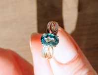 Złoty pierścionek z topazem London blue yes topaz