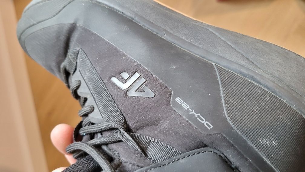 Buty 4F, zimowe, wiosenne, jesienne - rozm. 33