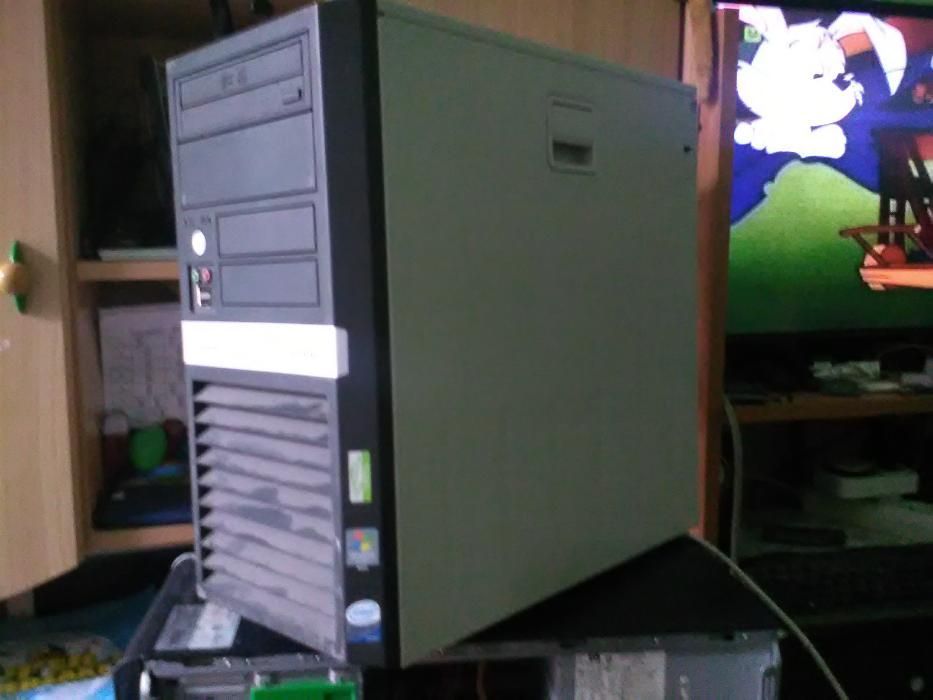 Komputer Fujitsu-Siemens Esprimo P5720