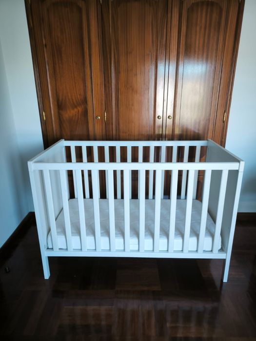 Berço Ikea com colchao