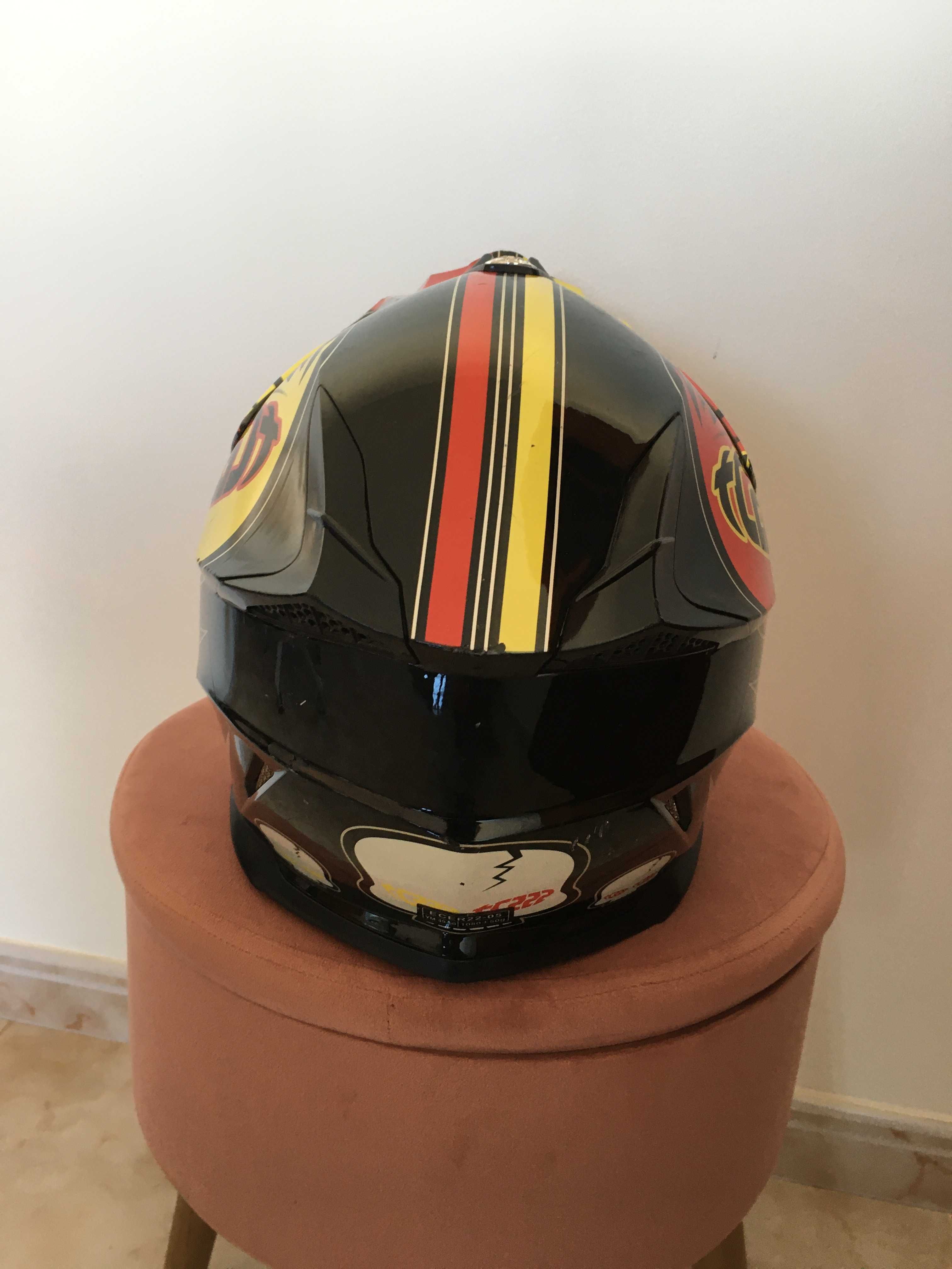 Capacete júnior pouco uso