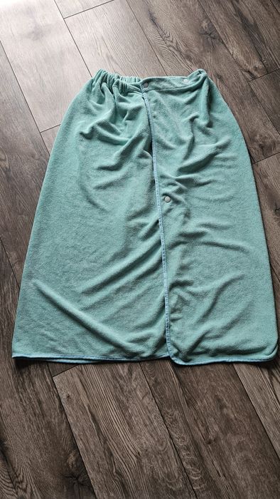Ręcznik na saunę 133cm X 83cm na gumce zapinany na 4 zatrzaski