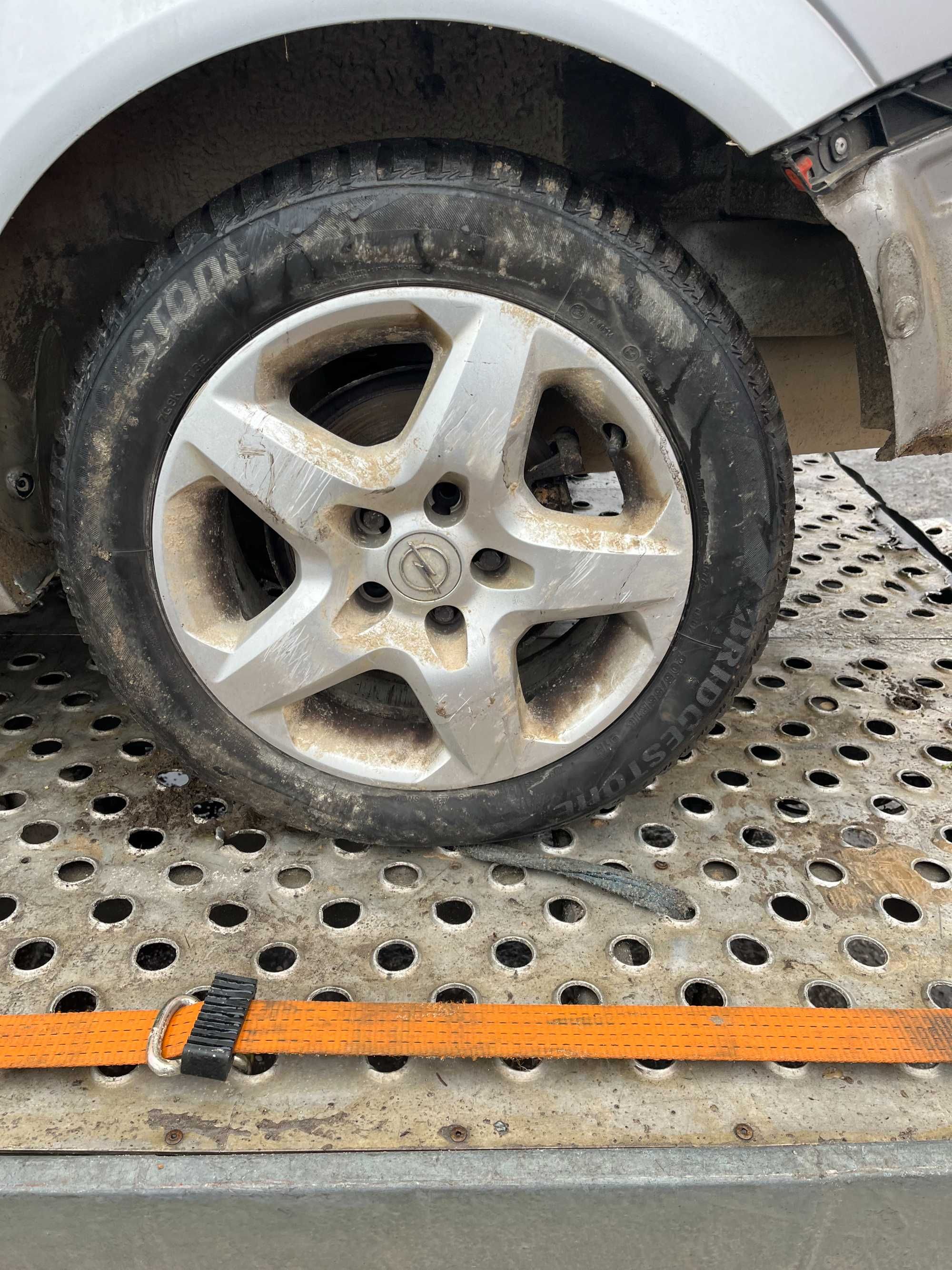 Felgi 16" stalowe strukturalne + kołpaki 5x110 Opel Astra H