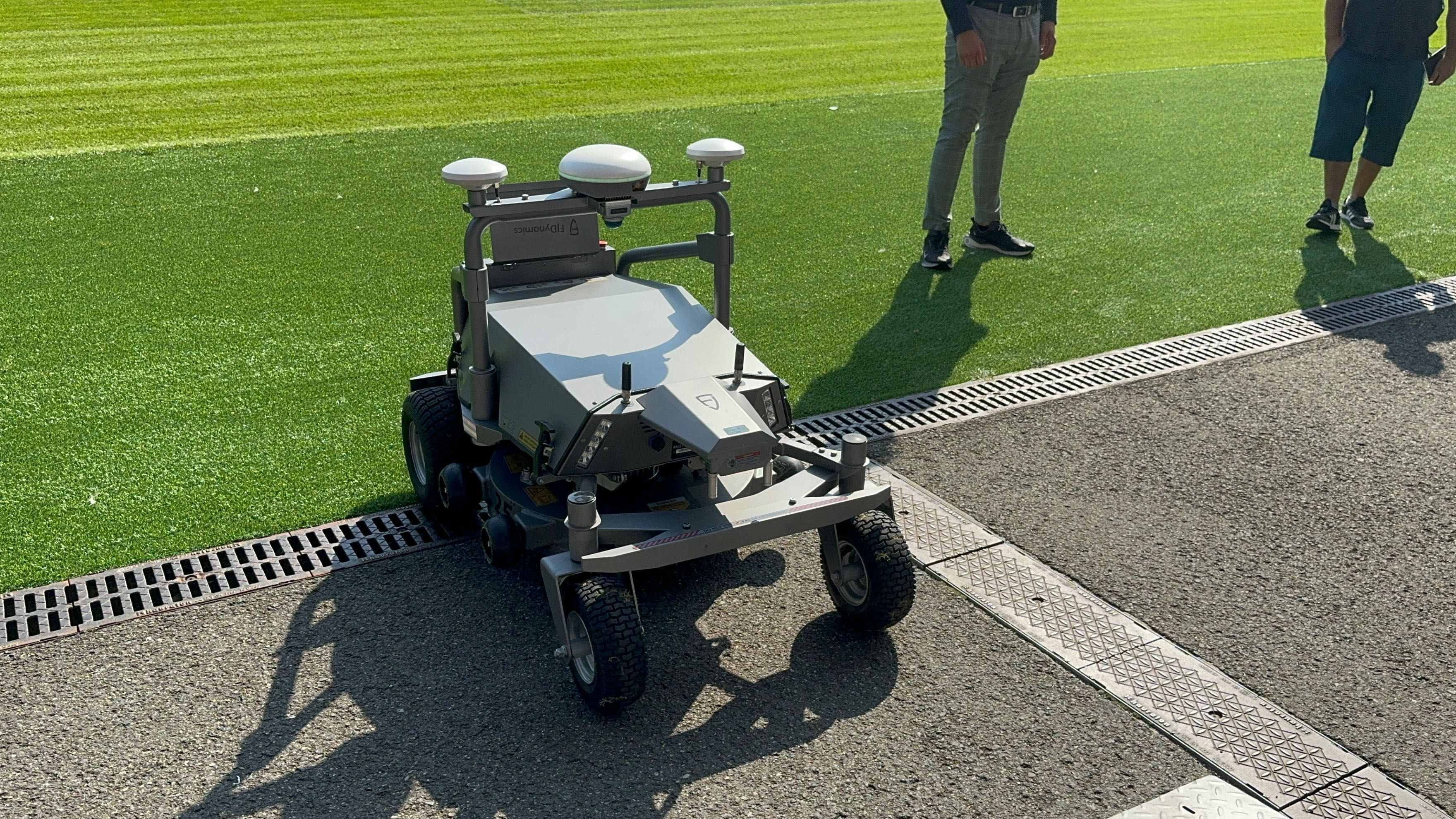 Robot koszący Kosiarka autonomiczna FJDynamics RM 21 do 3 ha/dziennie