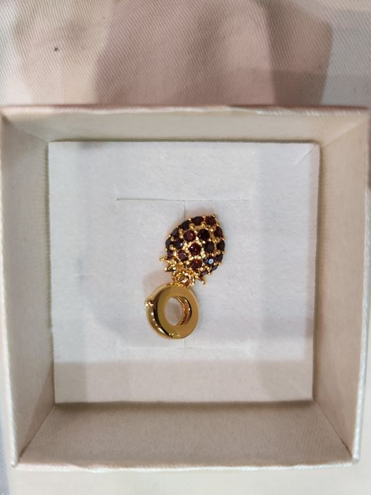 Charms kolor złoty, truskawa