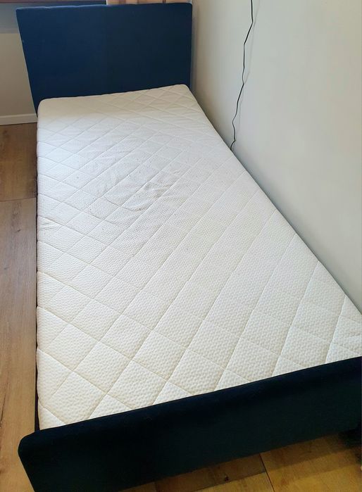 Łóżko tapicerowane jednoosobowe z materacem