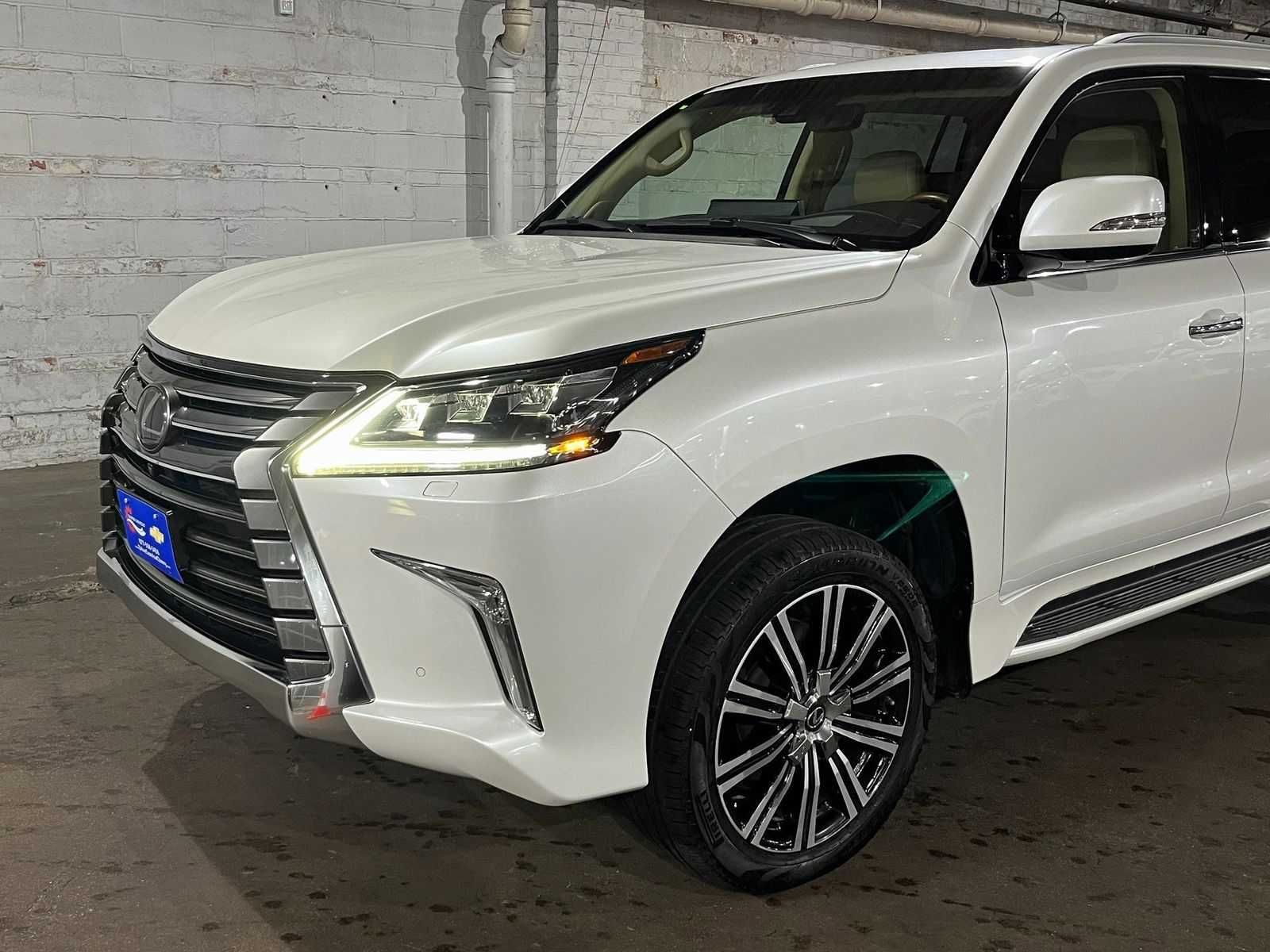 Lexus LX 2019 року