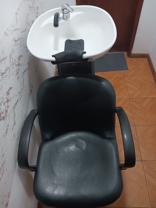 Vendo lavatorio e cadeira cabeleireiro.