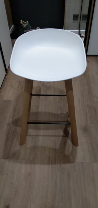 Стілець полубарний