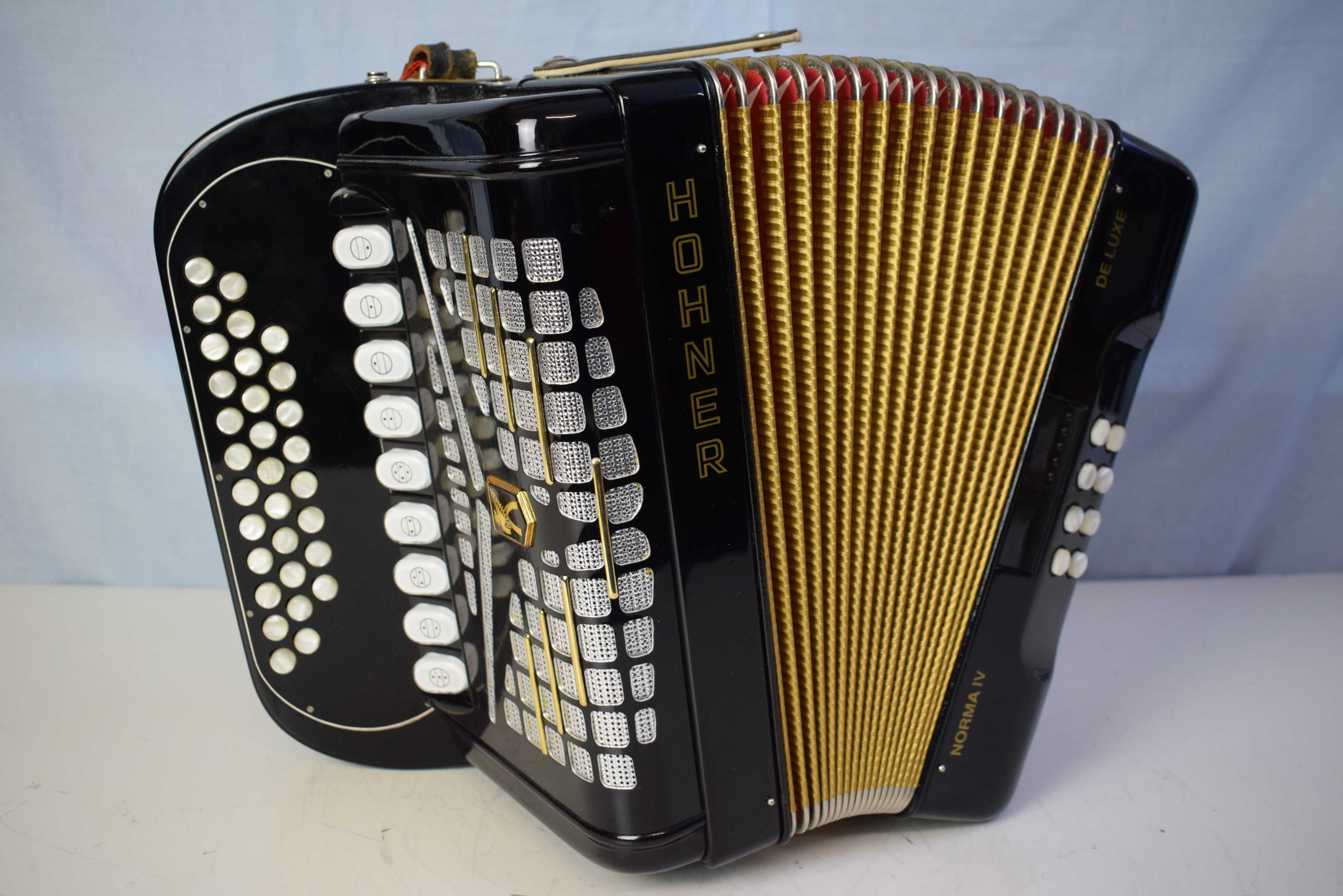 Hohner Norma IV 4 Voz. Com Mala