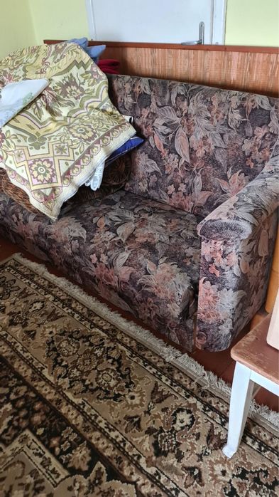 Oddam 2 tapczany i 4 fotele