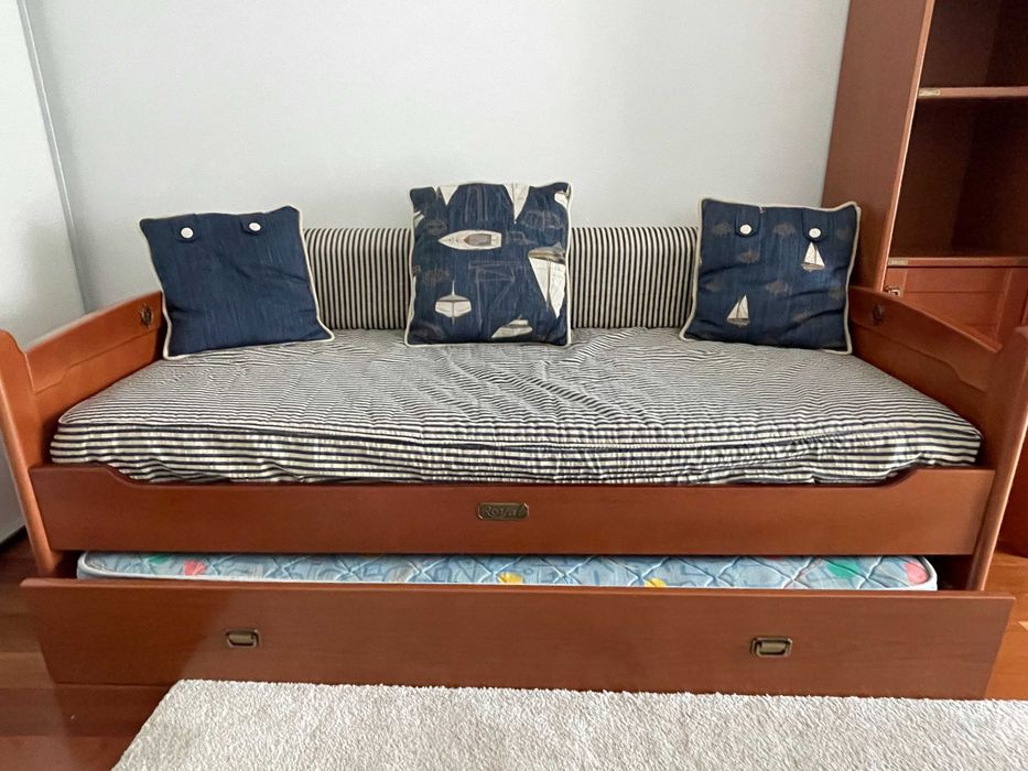 Mobília de quarto em faia, linha navy e em muito bom estado